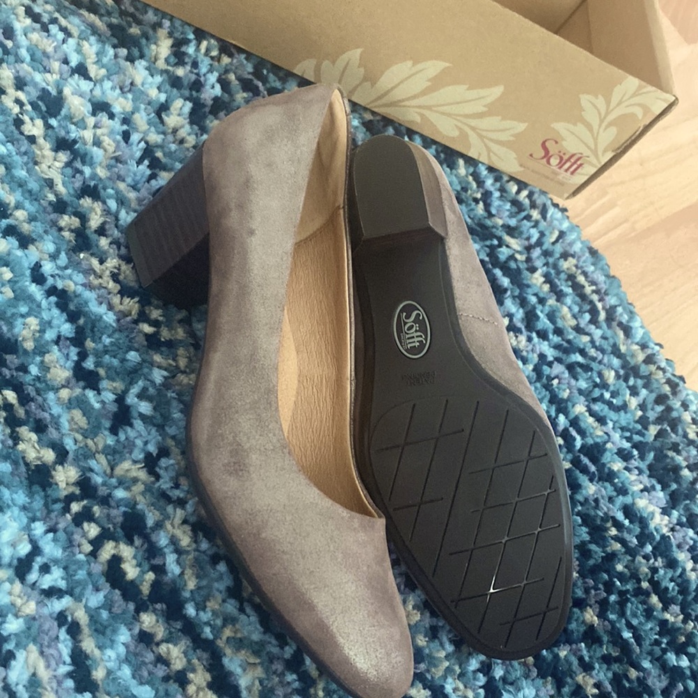 Brand new in box “Sofft”London metallic heels